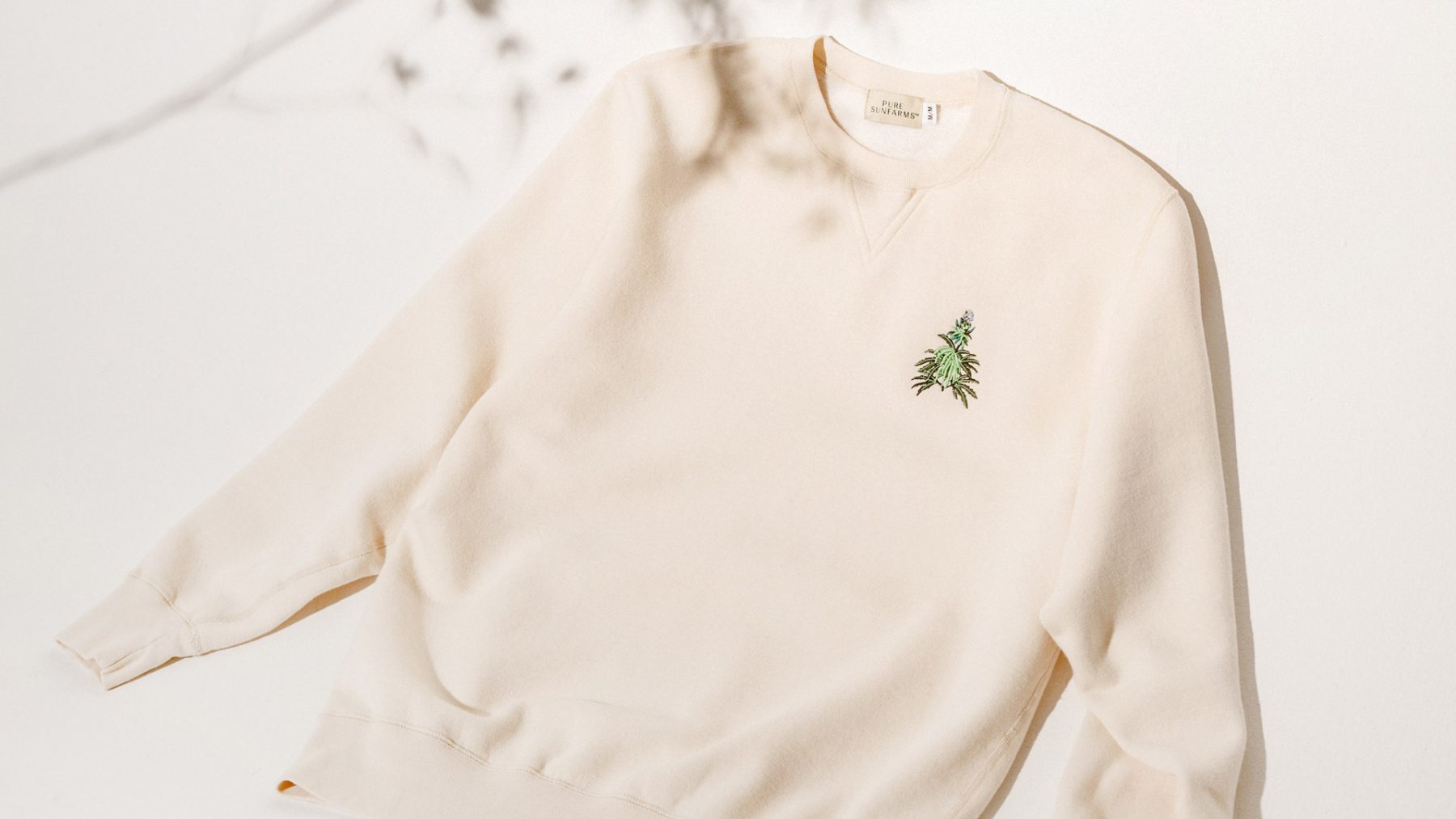 Beige crewneck with Cannabis plant embroidery 